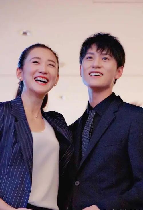 秦俊杰与姐姐的演艺之路