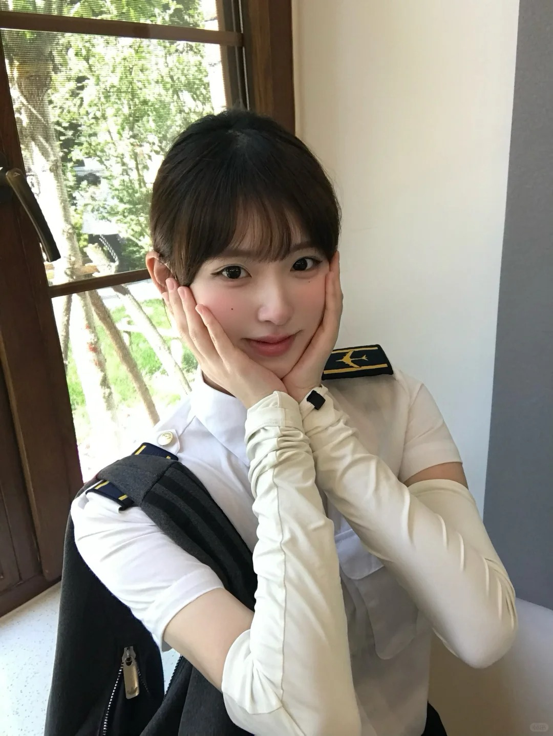 好久没穿校服拍照嘞