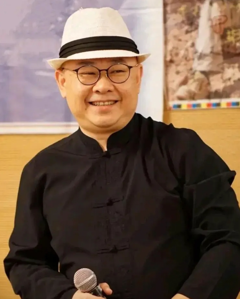 歌手，刀郎说，我火了之后从乌鲁木齐搬到周边小城，远离喧嚣，每天过着简单的生活。好