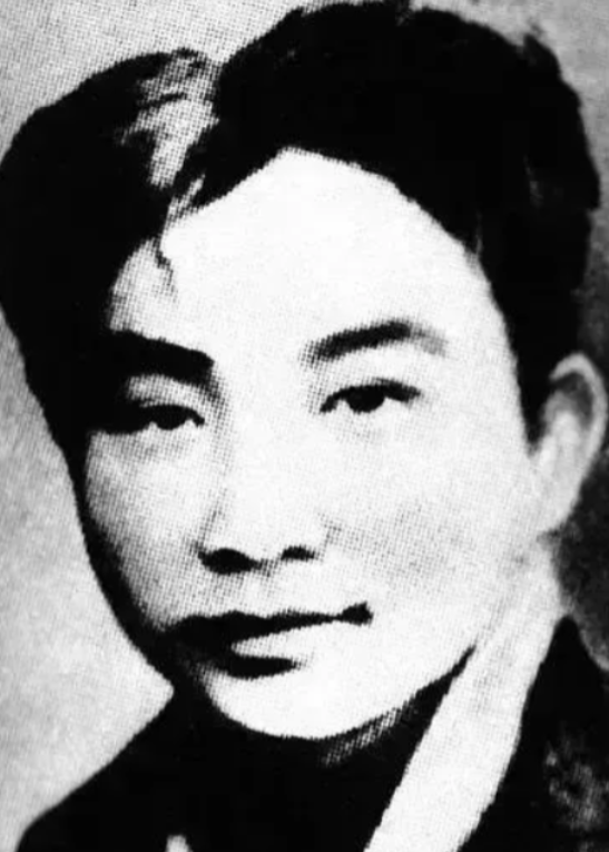 1935年，2名被捕地下党员临行刑前，监狱看守突然说：“我可以救你们出去，但只能