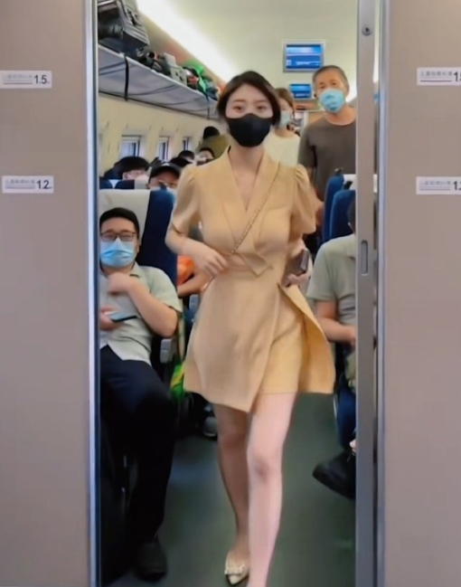 这一届网友是有点火眼金睛在身上的