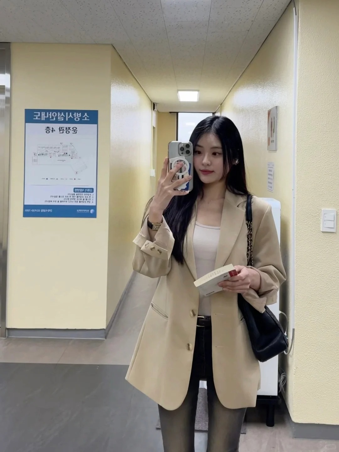 🇰🇷Ootd韩国女大上学穿这样💕
空气里有春天的味道啦～
今天也在认真读书