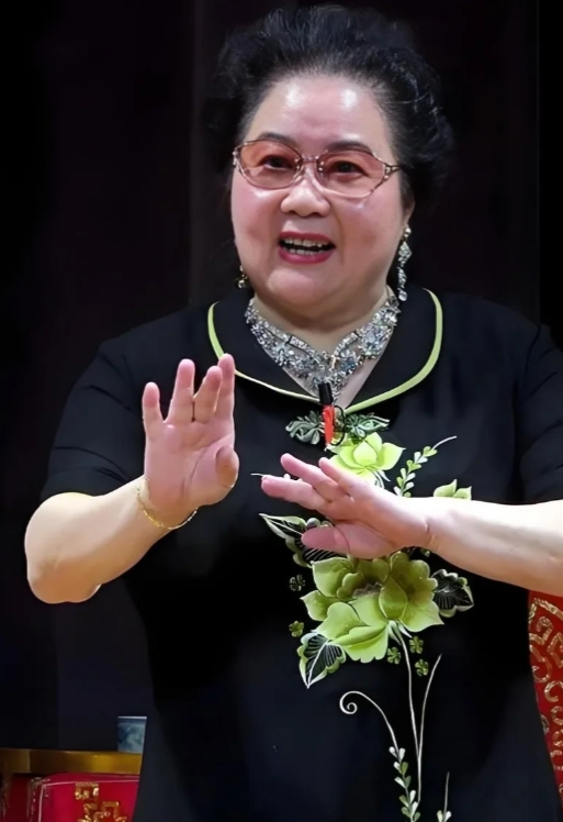 齐淑芳的人生历程