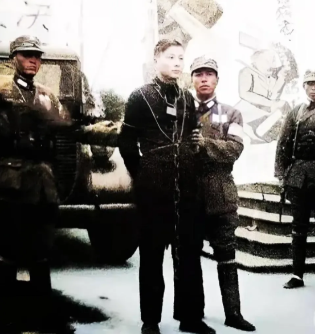 1941年，张惕勤在执行一项秘密任务时，做出了震惊世人的选择——劫持同伴，投靠日