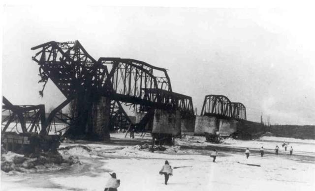 1951年，美军被赶到“三八线”后，彭德怀命令全面休整，金日成却要求乘胜追击，双