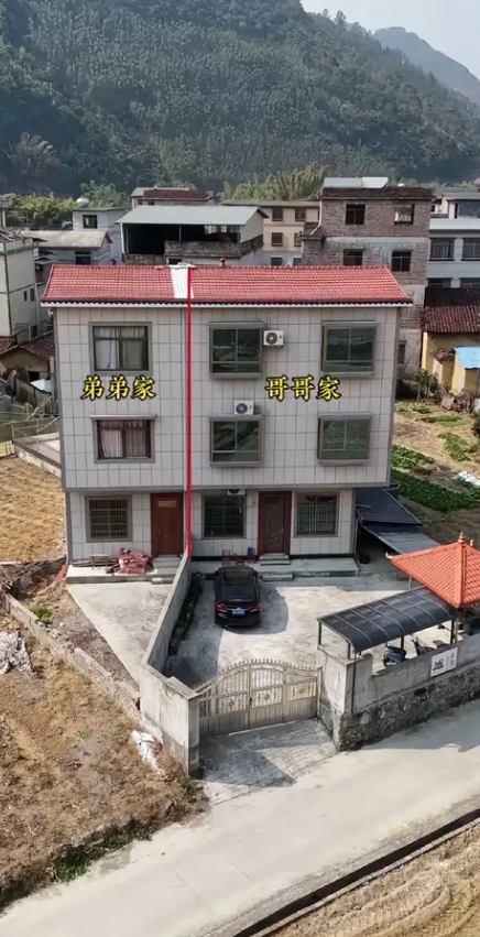 打工几年不回家，进家门的路都没有了，哎！