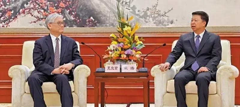 #2·14恶性撞船事件#
台行政部门负责陈建仁呛夏立言在大陆说话不当，夏立言还击