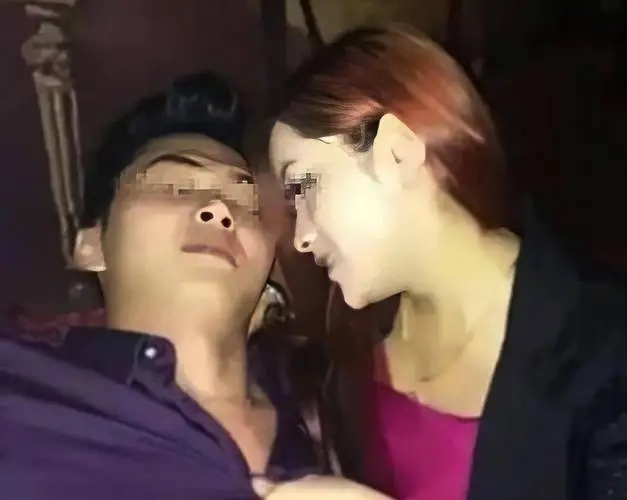 广东，一女子的丈夫出轨了。女子在社交媒体曝光了丈夫和他的情人。可是丈夫和他的情人