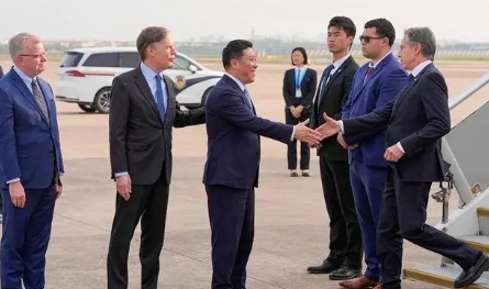 目前中国的房地产行业确实被美国引爆了，基本上处于崩盘边缘，但问题是，这些资产带不