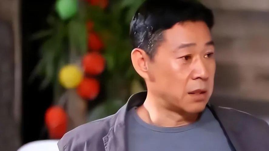 霍凡，嫁给大12岁张丰毅，结婚30年却不要孩子