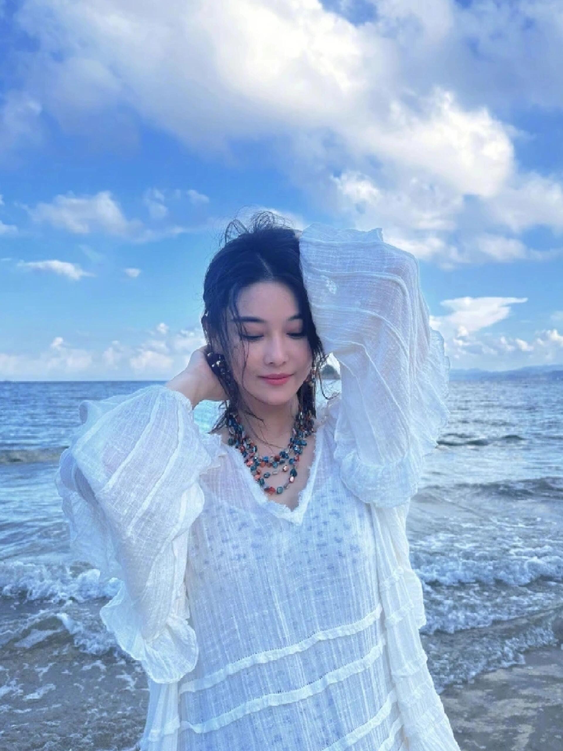 张馨予美丽动人