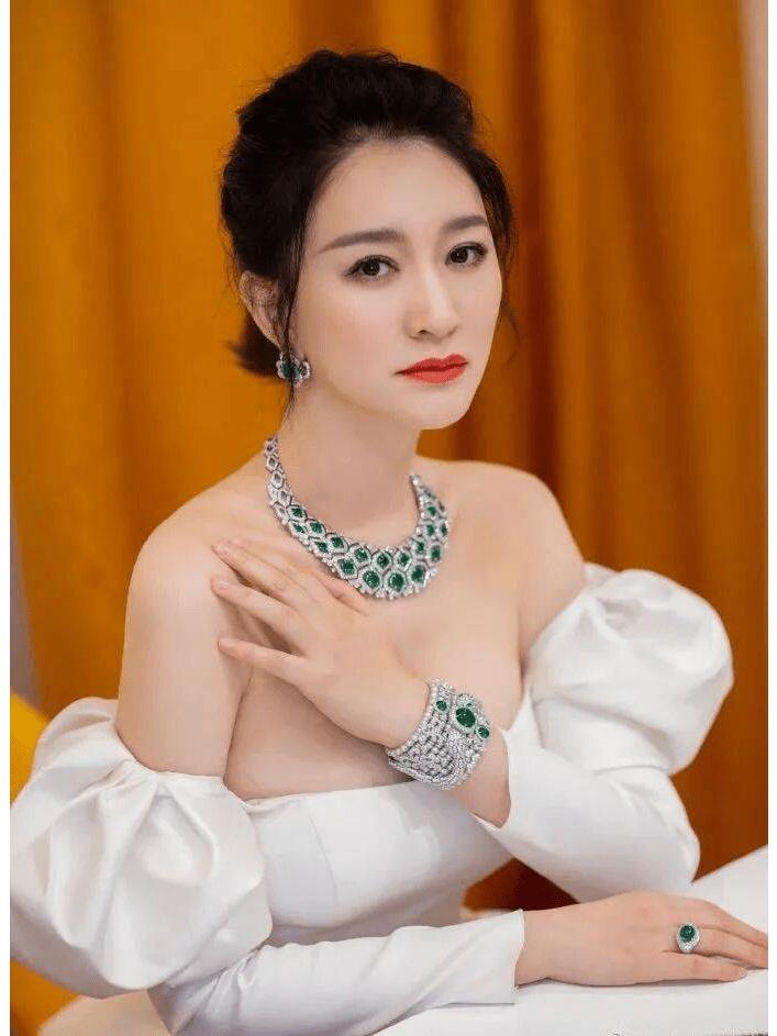 前任折磨10年，为导演两次流产