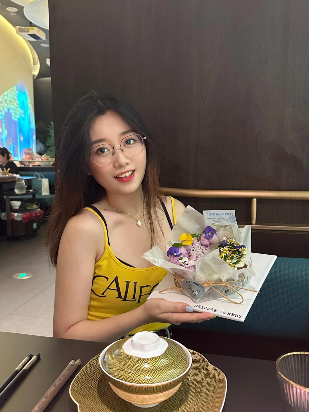 在这热气腾腾的氛围里