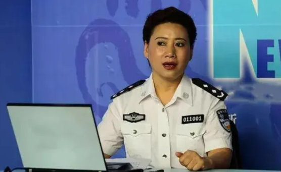 陈光明。全国省级公安禁毒战线上的女总队长提前退休。
陈光明小时候最大的梦想就是成