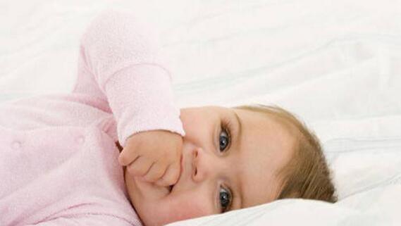 新生儿护理与成长：一份全面的育儿指南