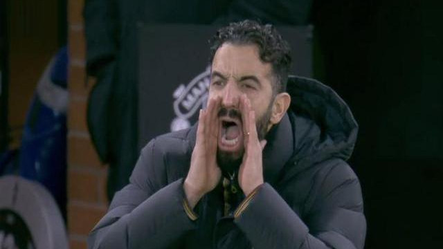 ​曼联卡洛斯重伤依然奋战，球迷愤怒呼吁快清洗！阿莫林必购左后卫