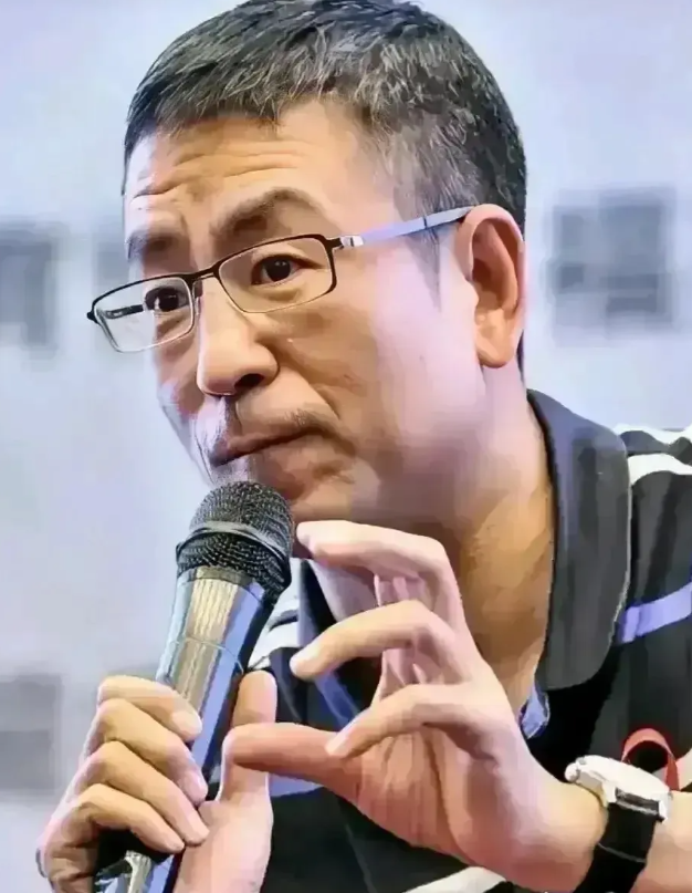 中国年轻人不再追美，美国媒体急了！

1. 彭博社这是急了啊！说咱们中国的年轻人