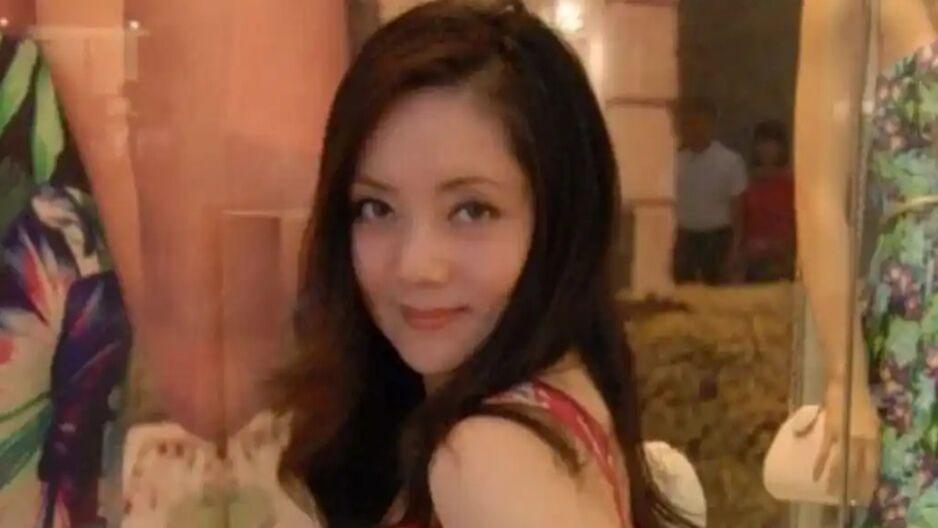 红楼梦里的“薛宝钗”至今未婚，57岁依然韵味十足