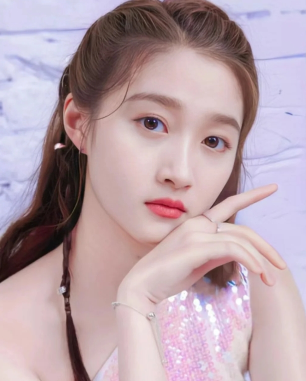 演员关晓彤的从艺经历