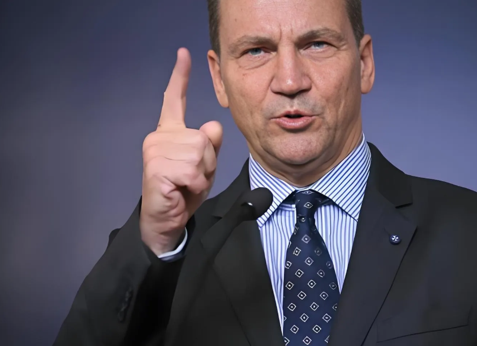 波兰向俄罗斯发出了强硬信号！据俄卫星社报道，波兰政府已给俄罗斯驻波兹南总领事馆下