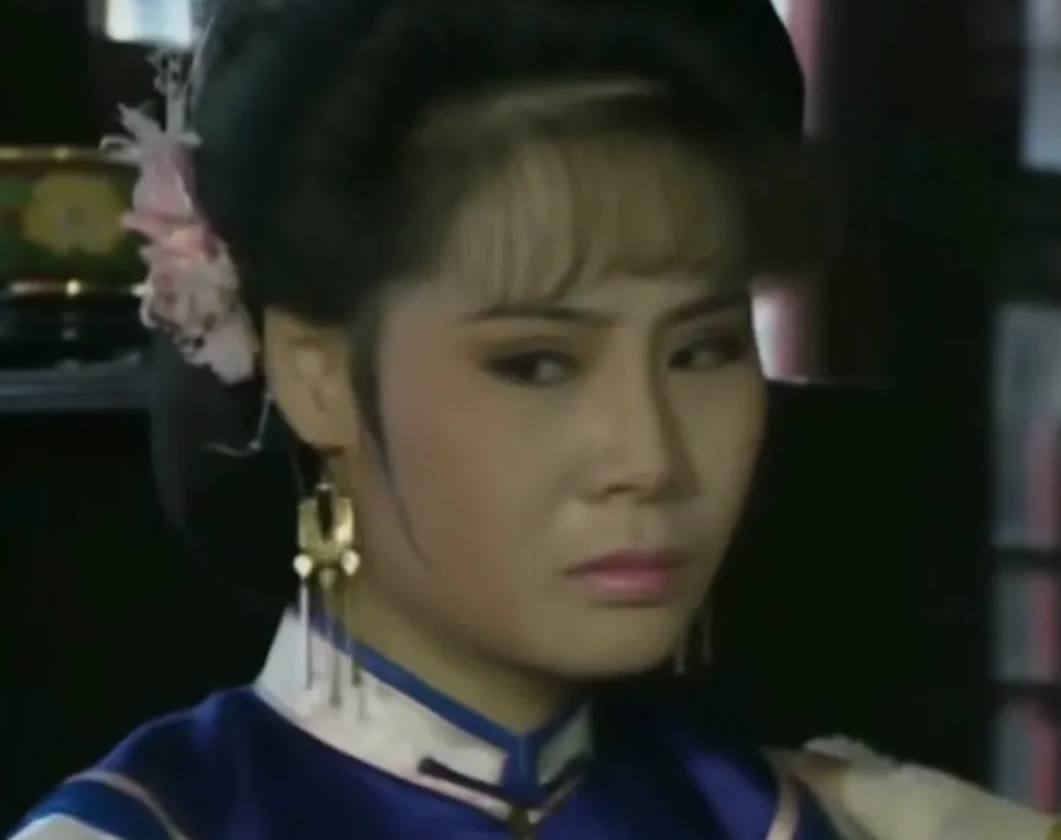 以前看剧特别讨厌她，讨厌她抛夫弃女，对婚姻不忠诚，现在看释怀了，哪个女人受得了老