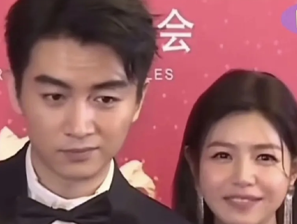 陈晓和陈希妍离婚太好了
好开始我就觉得
不知道他们离婚是谁出轨还是怎么回事
反正