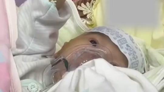 小扎提：一个新甘川三省交警开路护送的小生命