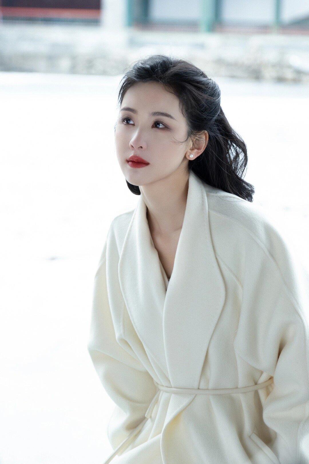 陈都灵的早年经历