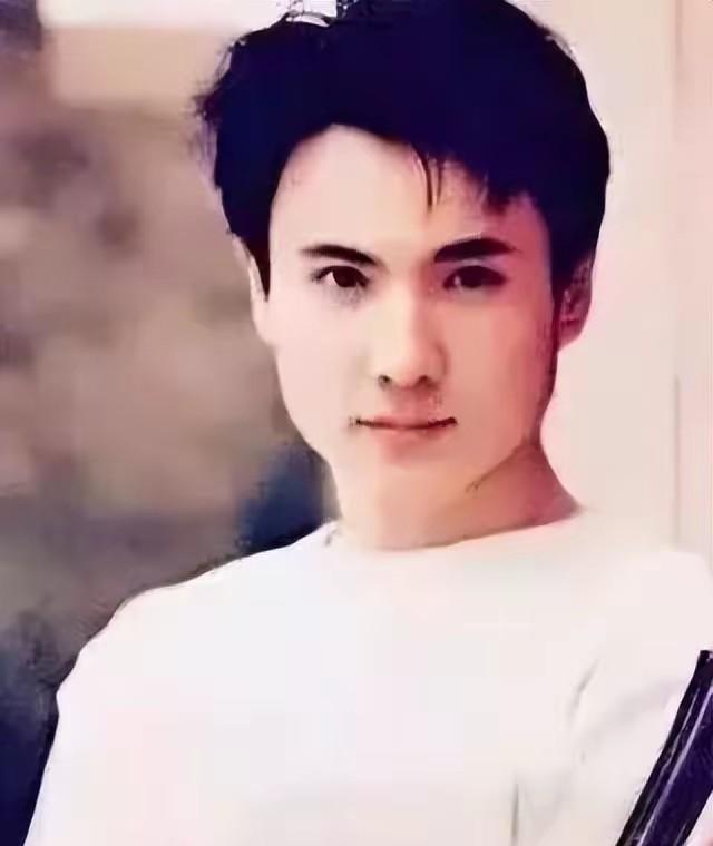 20岁的黄渤忍了，20岁的沈腾也忍了，看了20岁的腾格尔我真忍不了（二十岁的沈腾是哪里人）-第8张图片-九妖电影