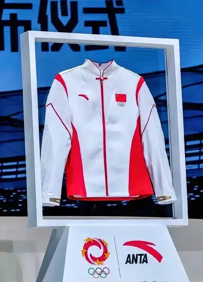 惊掉下巴！巴黎奥运会中国代表团服装的合作方居然还是安踏！

耐克、阿迪达斯、李宁
