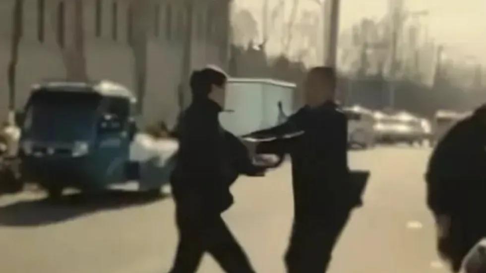 长春某大学食堂扔学生外卖：是谁把食堂承包商「宠」上天的？