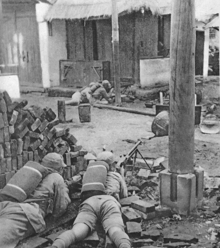 常德保卫战中，虎贲57师师长余程万率部坚守常德城，面对6万余人的日军，毫不气馁，