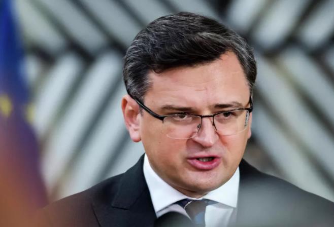 惊呆了，作为乌克兰外长的库列巴，也面临着被解职的风险。消息还是泽连斯基办公室那边