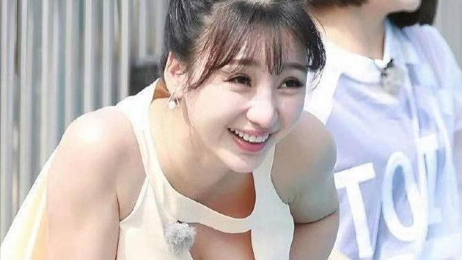 柳岩这是参加的什么节目 ​​​，美得我瓜都忘了吃！