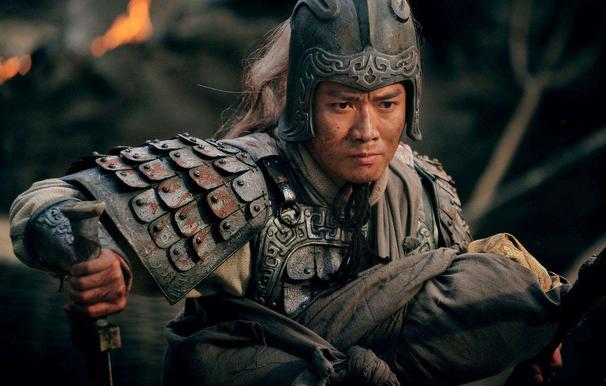 刘备摔阿斗，到底是真摔还是假摔？赵云就真看不出真假吗？