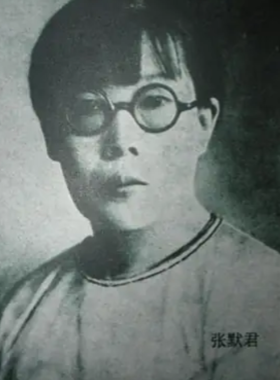 1924年9月，40岁的张默君去饭店查看自己的婚礼筹备进度时，一个服务生问她：“