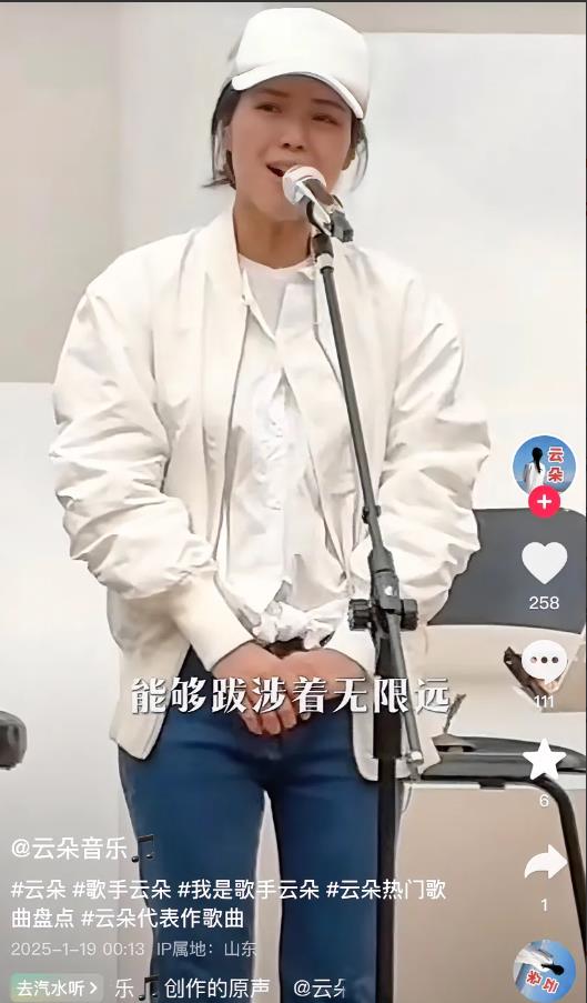 云朵账号半夜发布《我的楼兰》，这首歌不同账号频繁发，可见对我的楼兰是真爱啊，这次