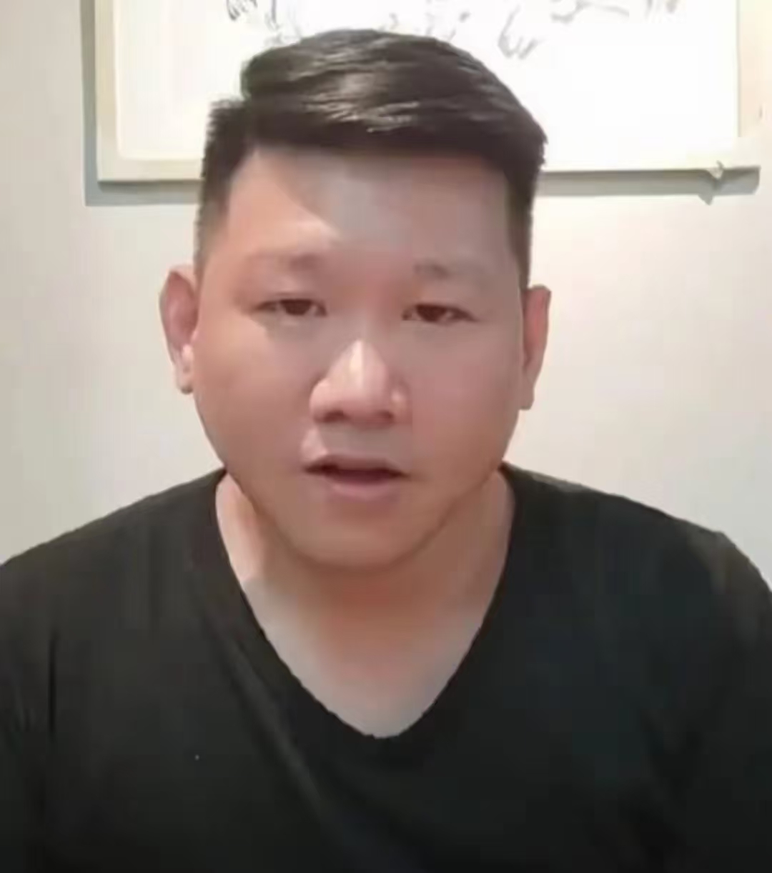 李东宪说，大陆护照比“台湾护照”好用，很多东西是“台湾护照”无法给予的。
李东宪