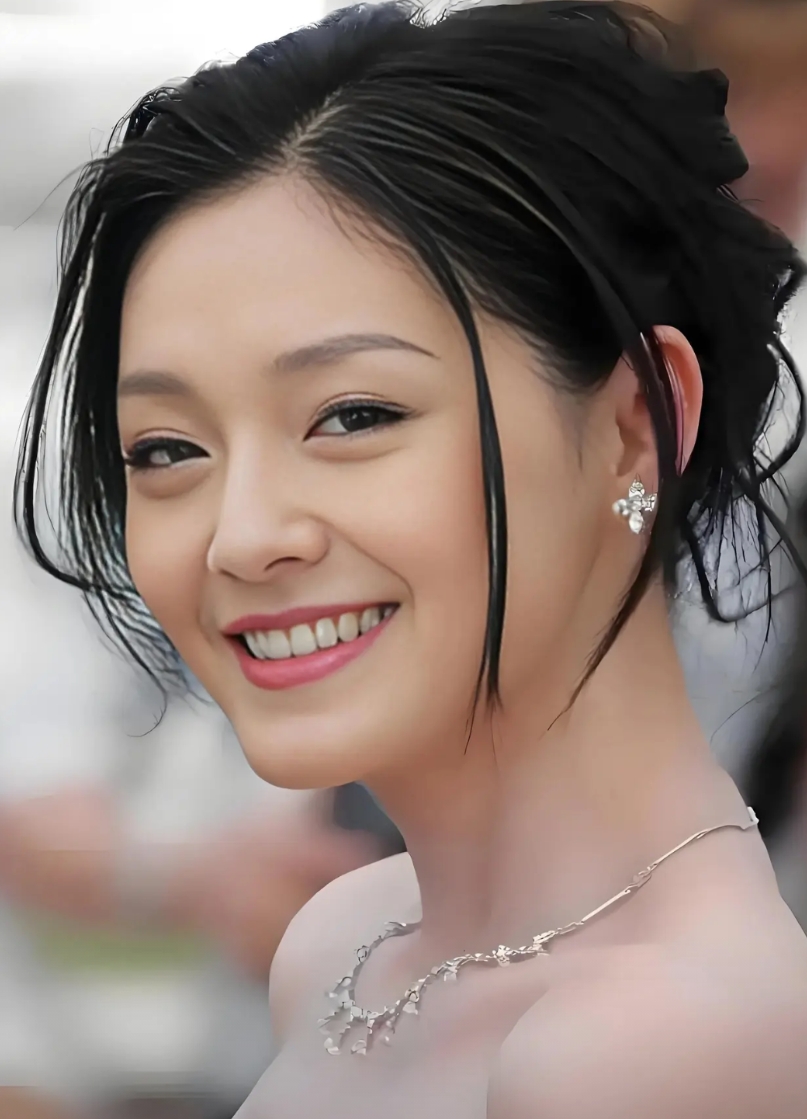 大S的消费修罗场：从美容大王到豪门弃妇，她用钞票浇筑的欲望围城

1. 一张面膜