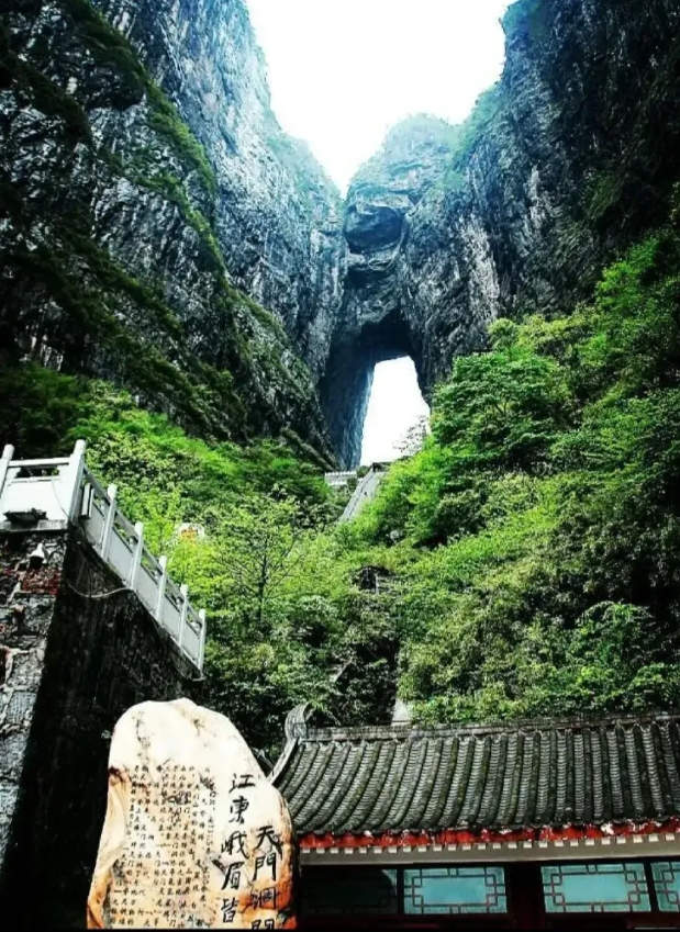 自古就存在的大山，长年都存在的美景，那是大自然的馈赠 ！这泼天的富贵搞旅游那是一
