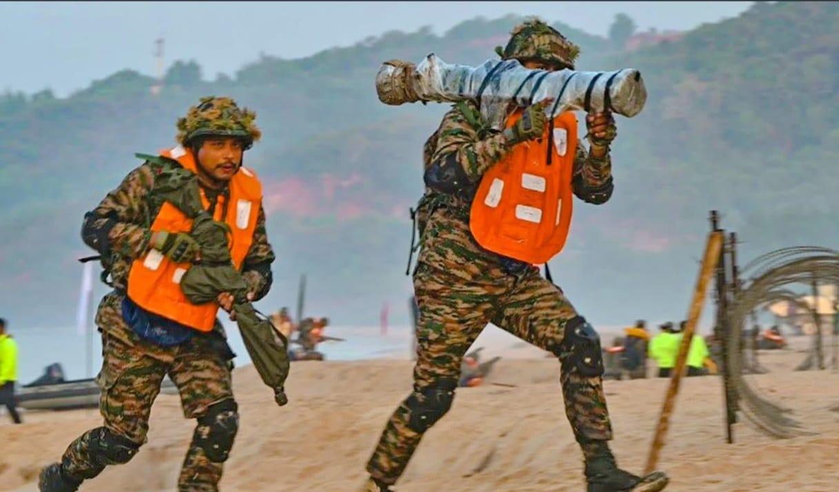 三哥这不成了“中看不中用”吗？
印度海军第91步兵旅执行空海两栖登陆作战演练，这