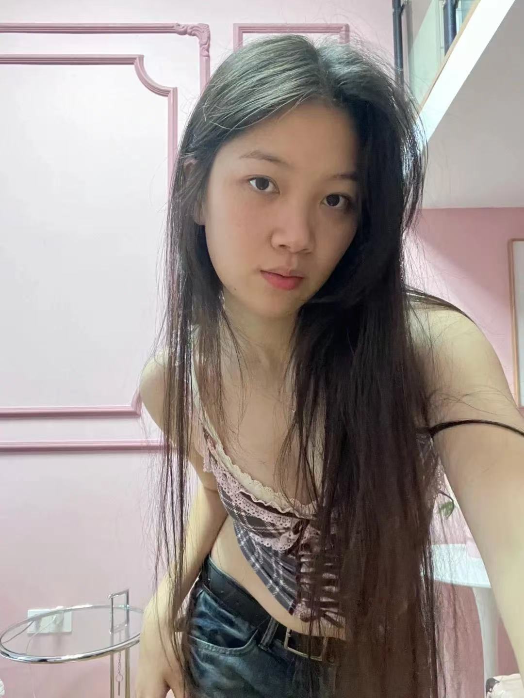 偷偷发个自拍我的身材是你的菜吗哈哈哈哈