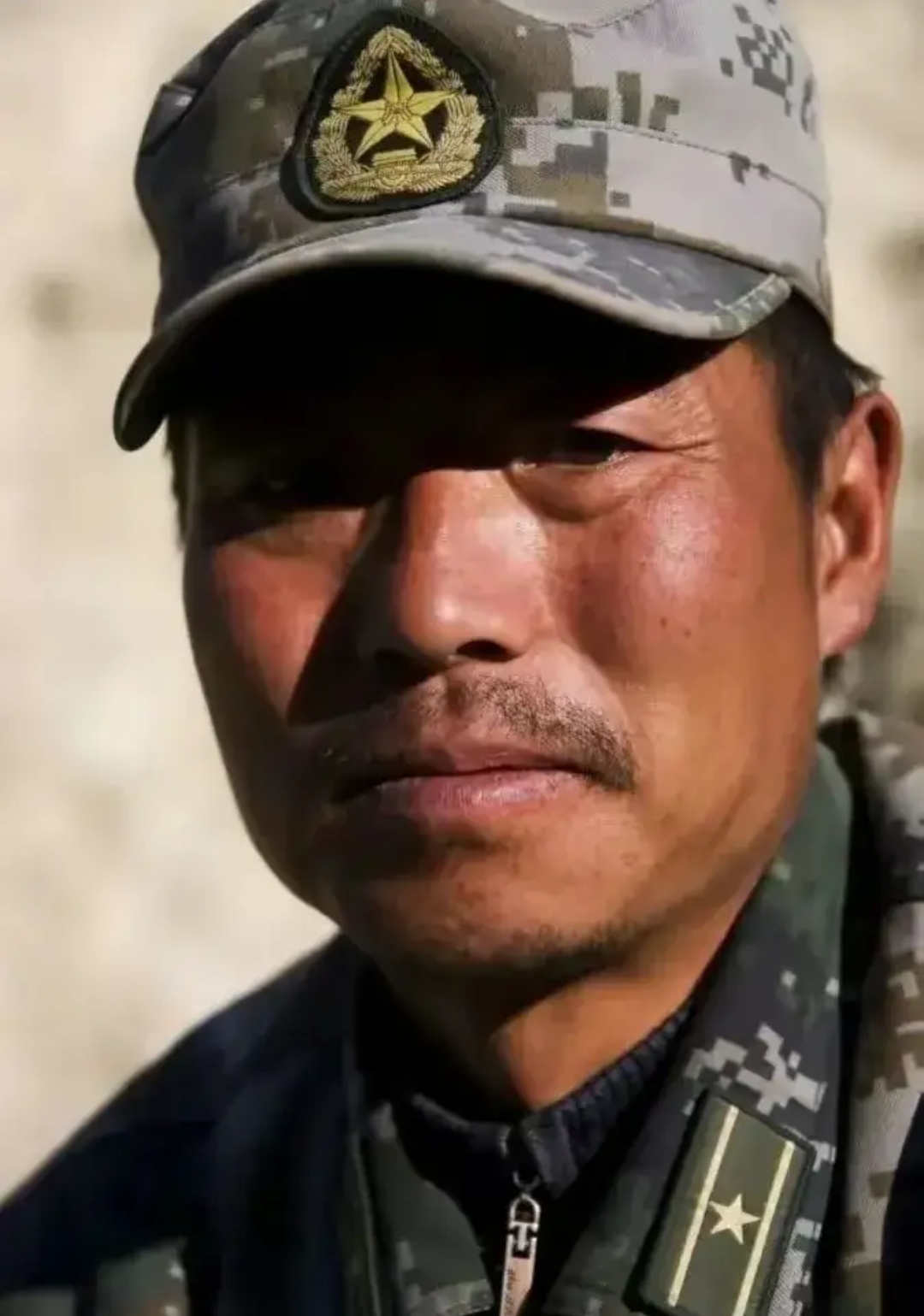 第一次接触祁发宝团长的时候是在阿里温泉前指的那儿，当时2020年中印边境前线闹的
