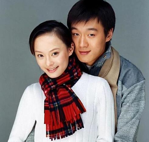 2010年，孙俪和邓超结婚时，佟大为直接在酒席上喝的酩酊大醉。邓超好奇地说：“你