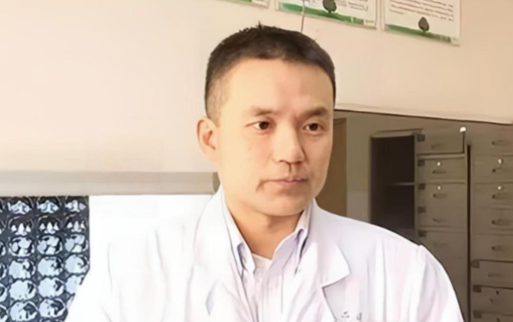 恶魔在人间！2022年，湖南农民因为直肠癌去做手术，主治医生给他做了大便改道，谁