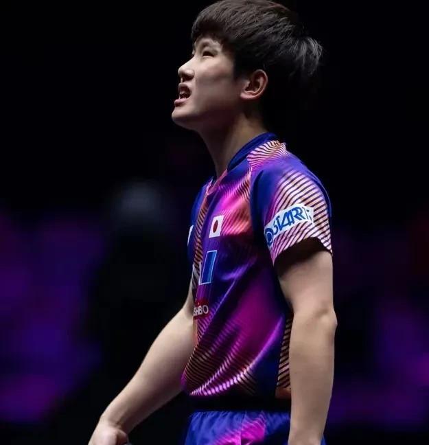 中国赛：张本智和又输了。。。
①、第一局：张本13-15输了莫雷加德
②、第二局