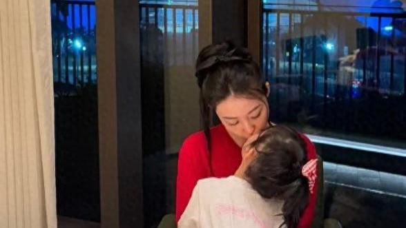 女儿首次公开！潘玮柏光速认领“妻女同框美照”