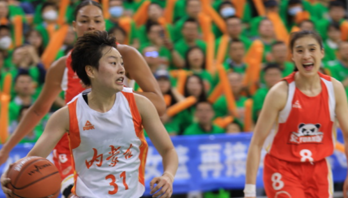 WCBA总决赛第二场，内蒙古女篮击败四川，将总决赛的大比分扳成1比1平，经历了上