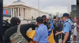 就在乌克兰那边因为蒙古政府没去抓到访的俄罗斯总统普京而闹得沸沸扬扬的时候，乌兰巴