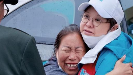 无视西藏却号召给美国捐款吗，一场山火，让他现了形